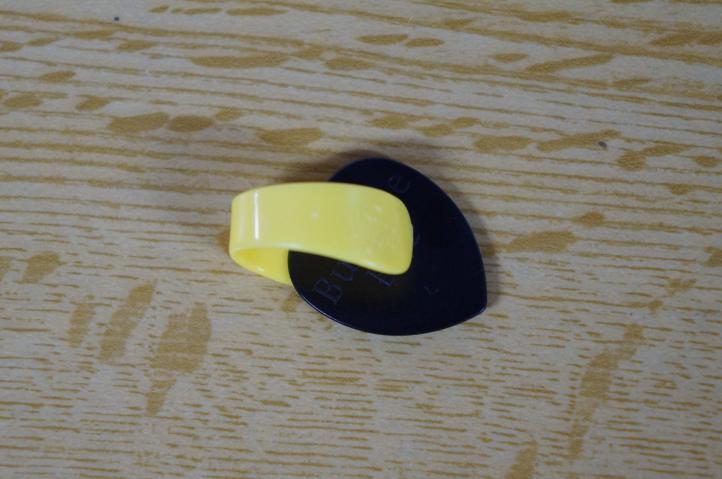 3-Pack Fred Kelly Bumblebee Pick - Teardrop Light - Lefty