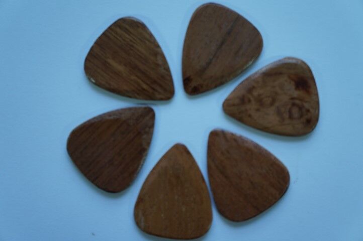 Timber Tones Luxury Wood Guitar Pick - Thai Sindora - Single Pick